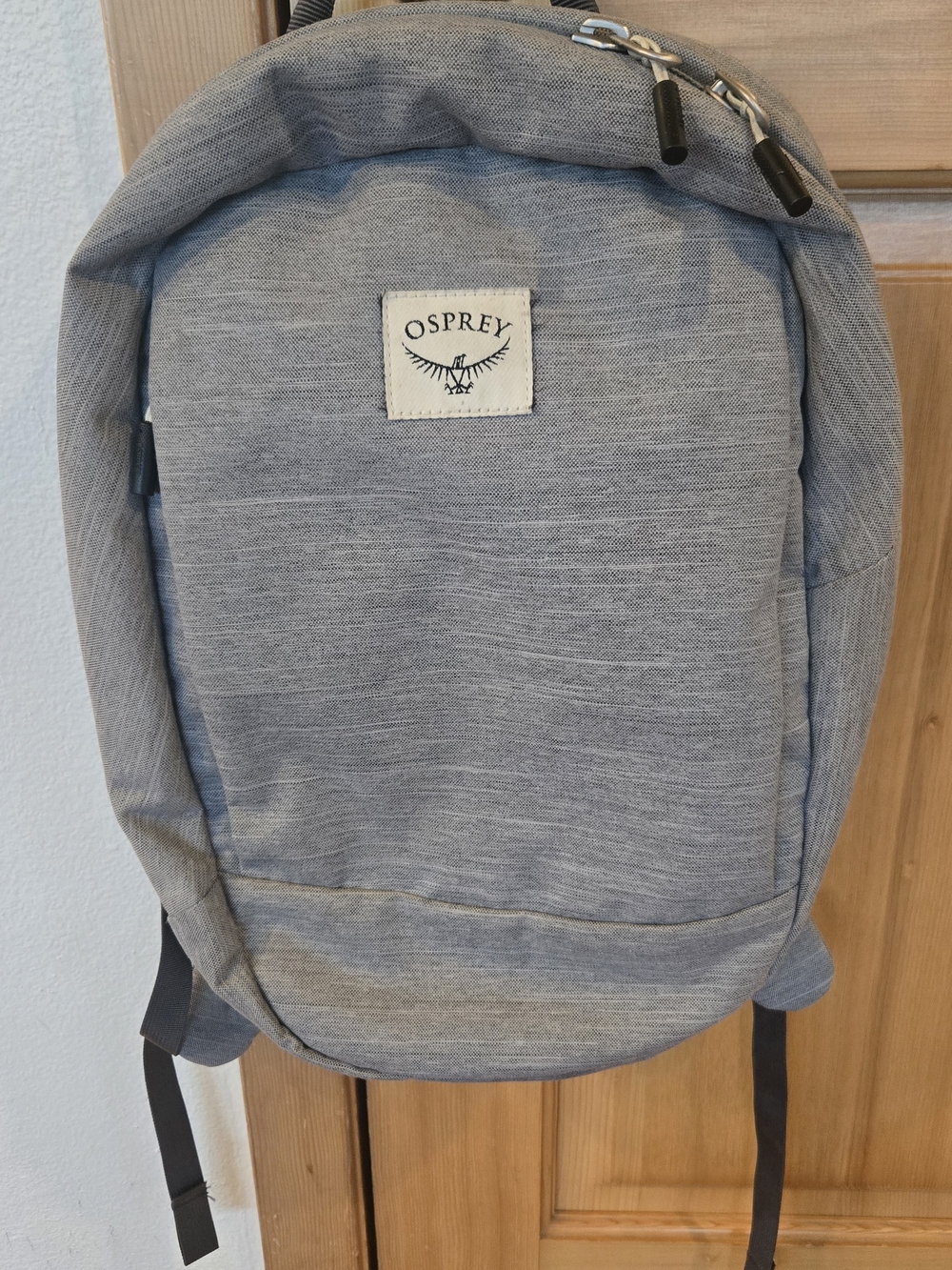 OSPREY Arcane Light Gray Small Daypack